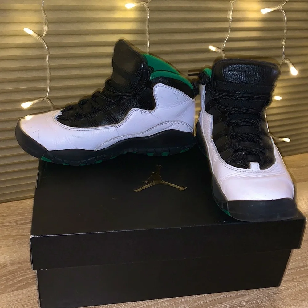 Air Jordan 10 retro black & green, big kids size 4.5 - Picture 2 of 3